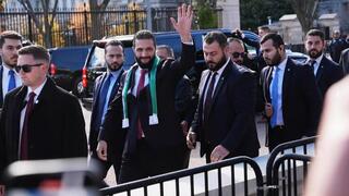 Al Sharaa saluda a su salida de la Casa Blanca. 