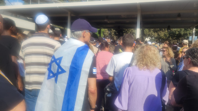 סמל אורי לוקר ז