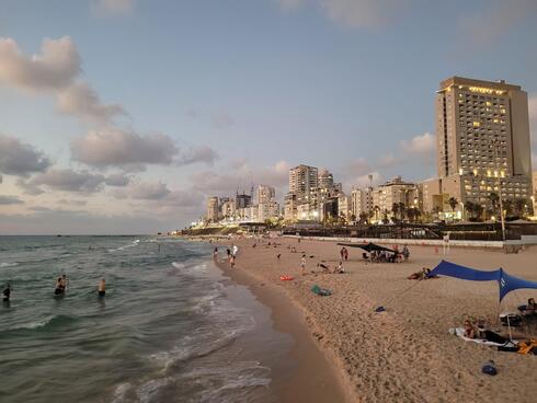 סוגרים את הים: 4 חופים בבת ים ישארו פתוחים לחודש נוסף