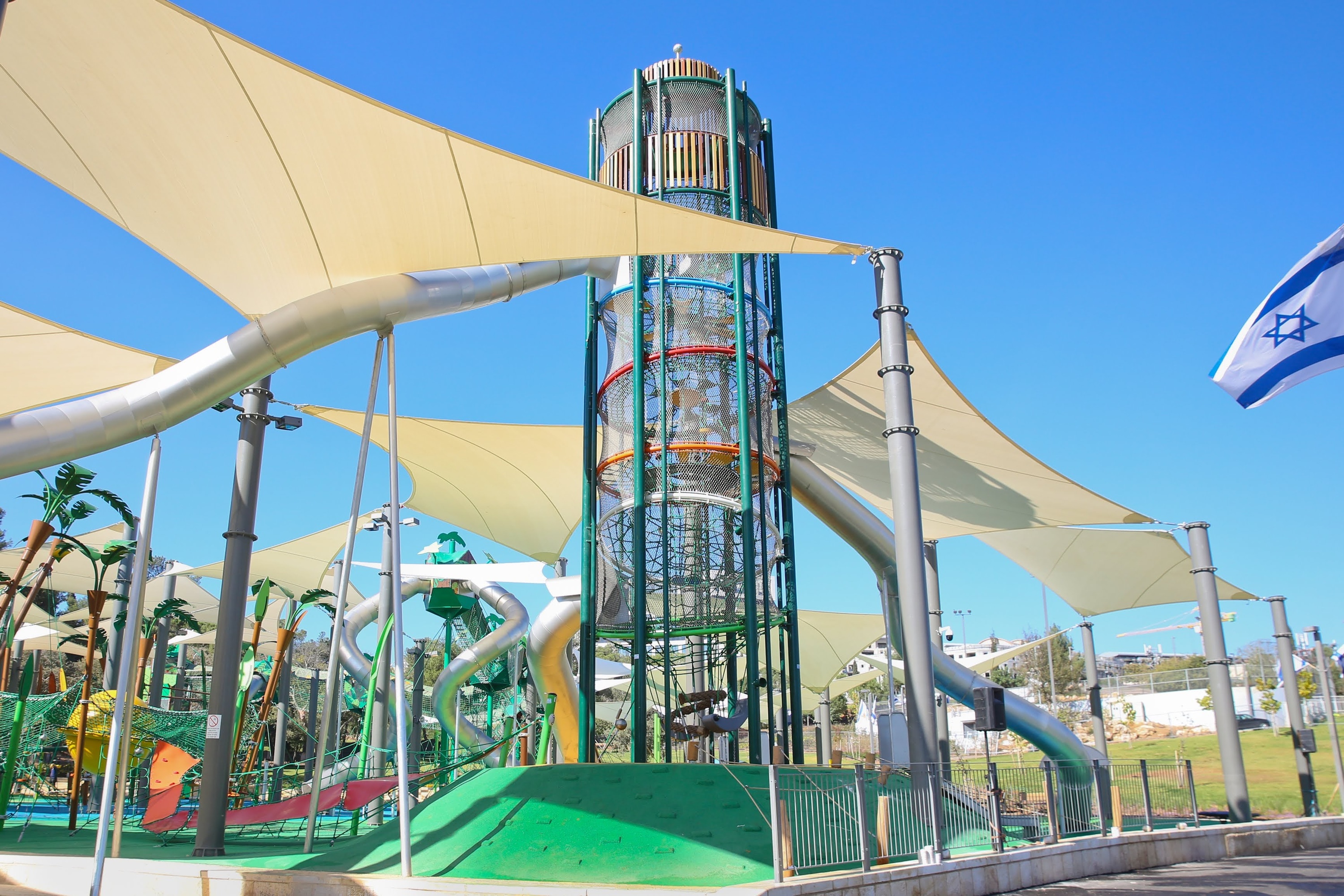 מתקן רשת, רחבת TRX ושלוש מגלשות: נחנך מתחם גן סאקר החדש