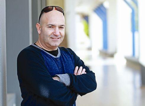 ללכת שבי אחריו: סוד המנהיגות של אלי עמיר