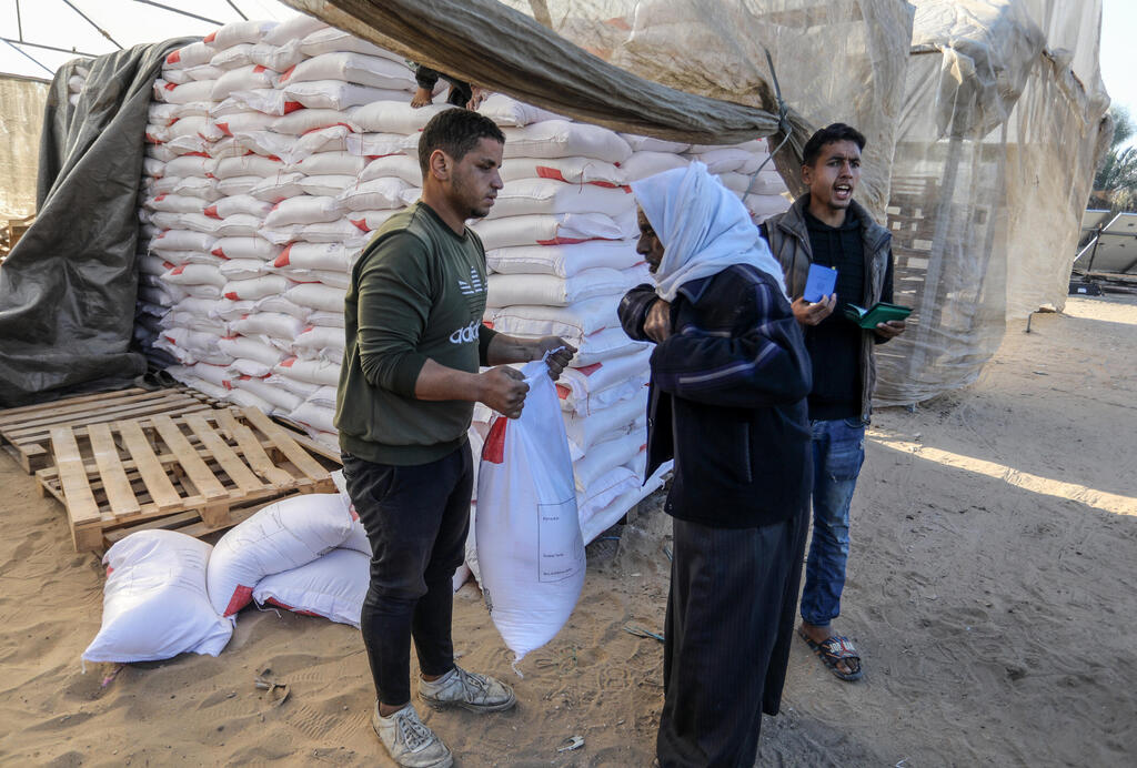 نشاط وكالة الأمم المتحدة لإغاثة وتشغيل اللاجئين الفلسطينيين (الأونروا) في قطاع غزة والشفة الغربية