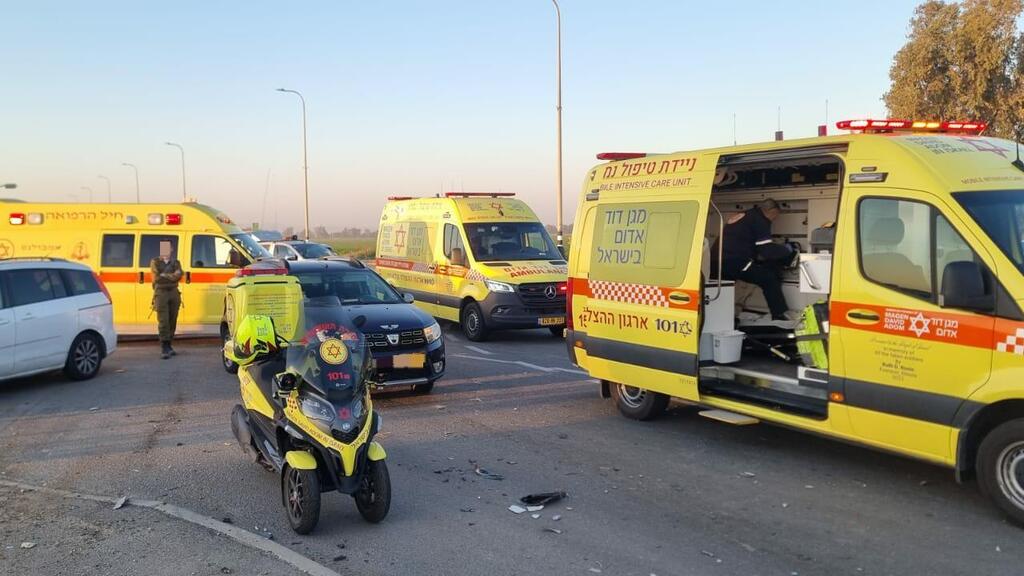 حادث طرق بين سيارة وشاحنة في النقب