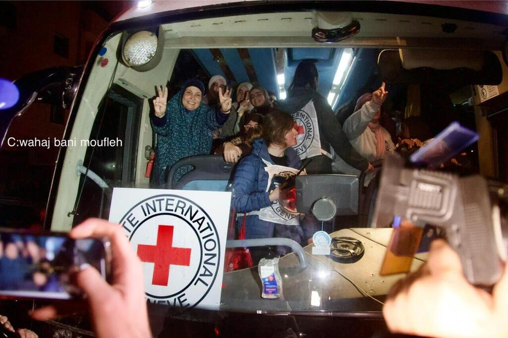 تحرير الدفعة الأولى من الأسرى