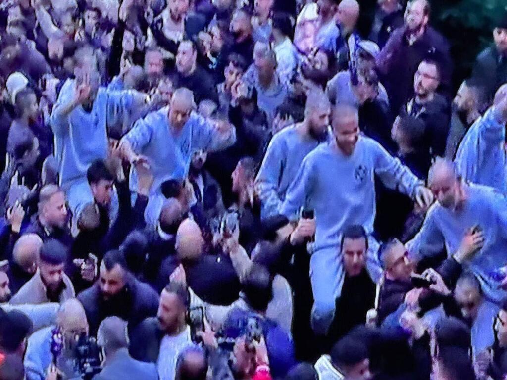 حشود كبيرة في استقبال الأسرى المحررين