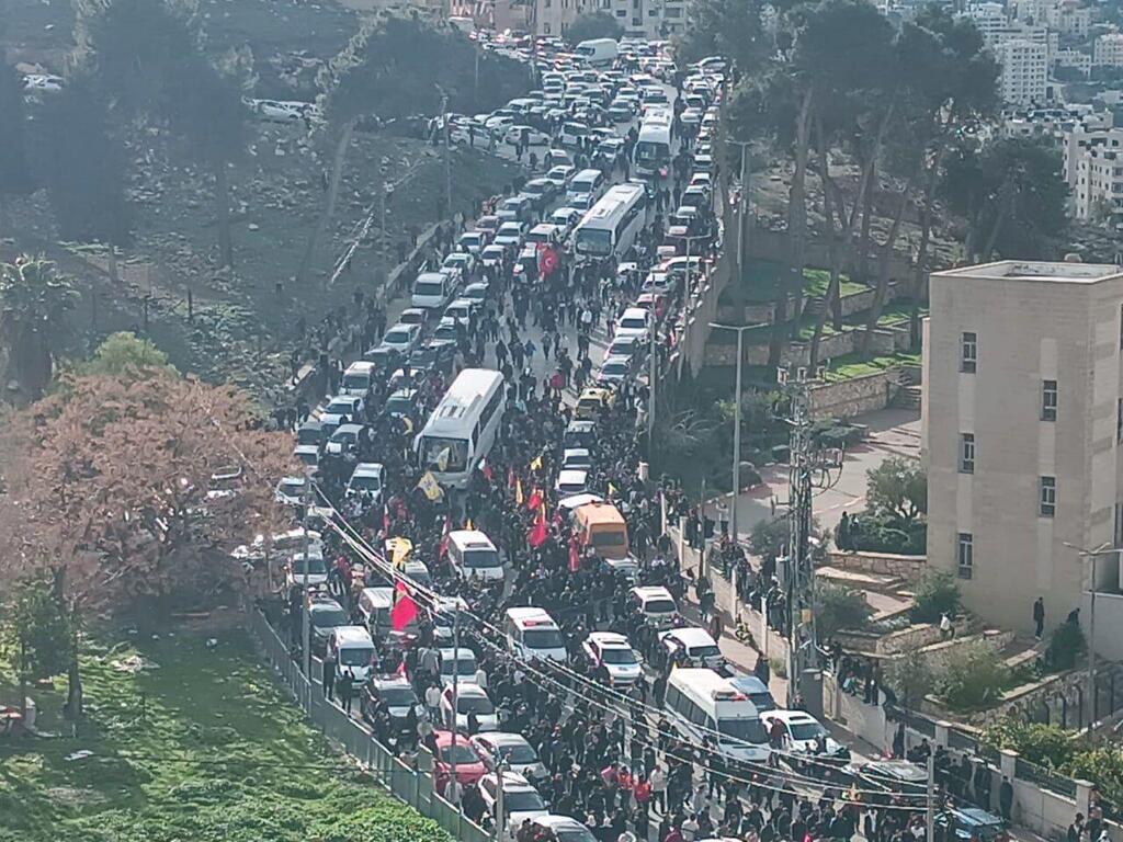 رام الله: حشود كبيرة في استقبال الأسرى المحررين