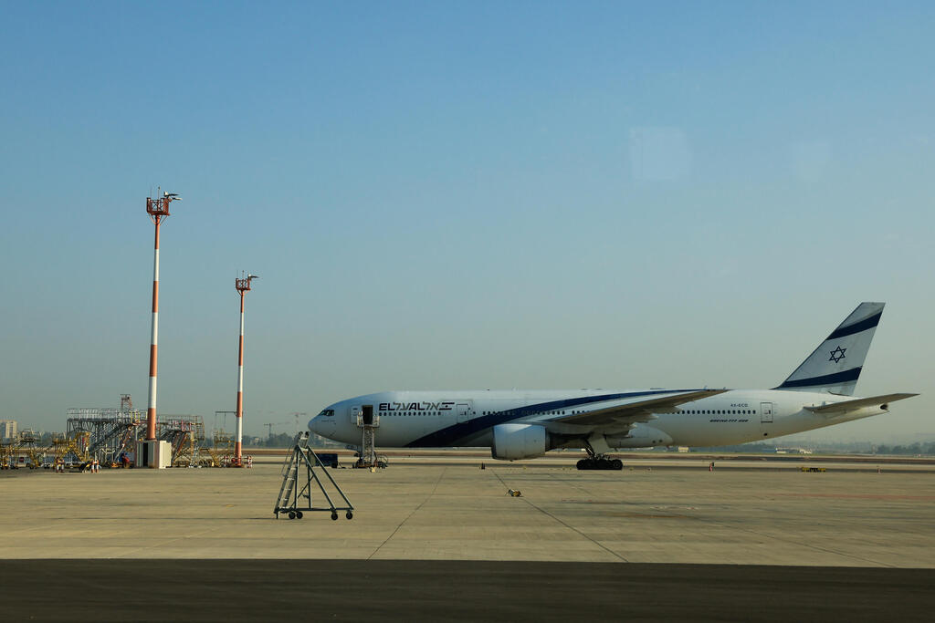 طائرة إل عال