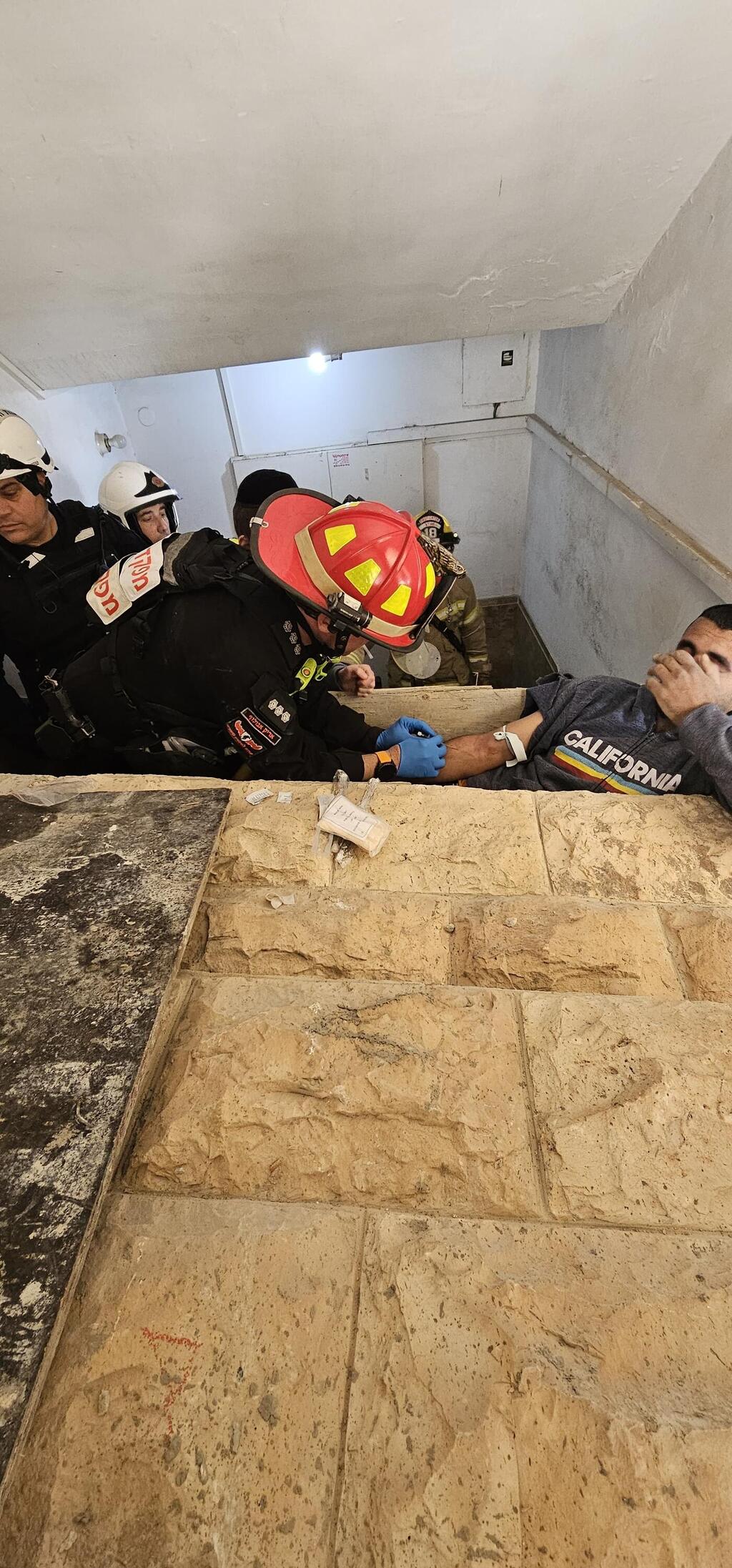 من مكان حادث العمل في تل ابيب