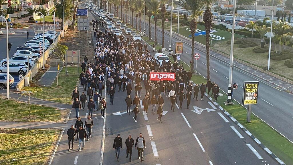 من المظاهرة في المزرعة 