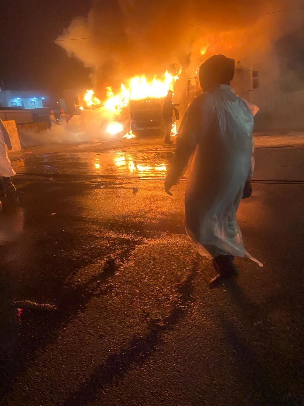 احتراق 3 شاحنات في كفركنا