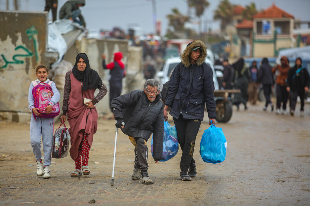 المنخفض الجوي يقسو على أهالي غزة 