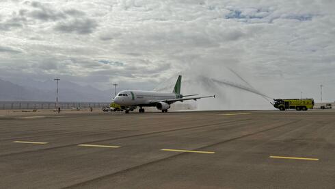 أول رحلة جوية من مطار رامون في الجنوب الى أثينا في اليونان