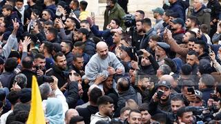 مشاهد من الإفراج عن الأسرى الفلسطينيين في إطار الجولة السادسة من اتفاق تبادل الأسرى