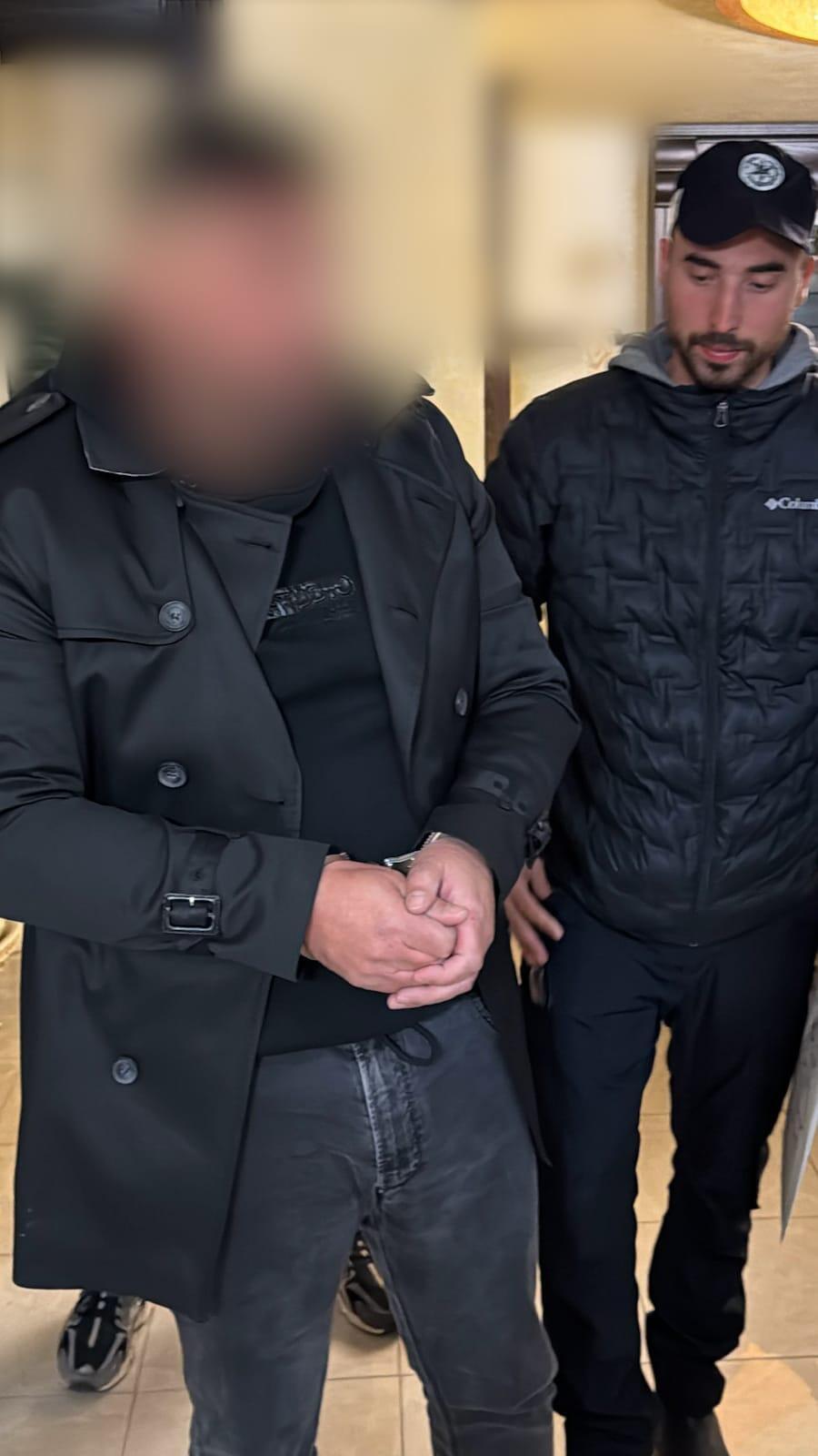 حملة ضد منظمة مشتبه بها بالاستيلاء على مناقصات حكومية