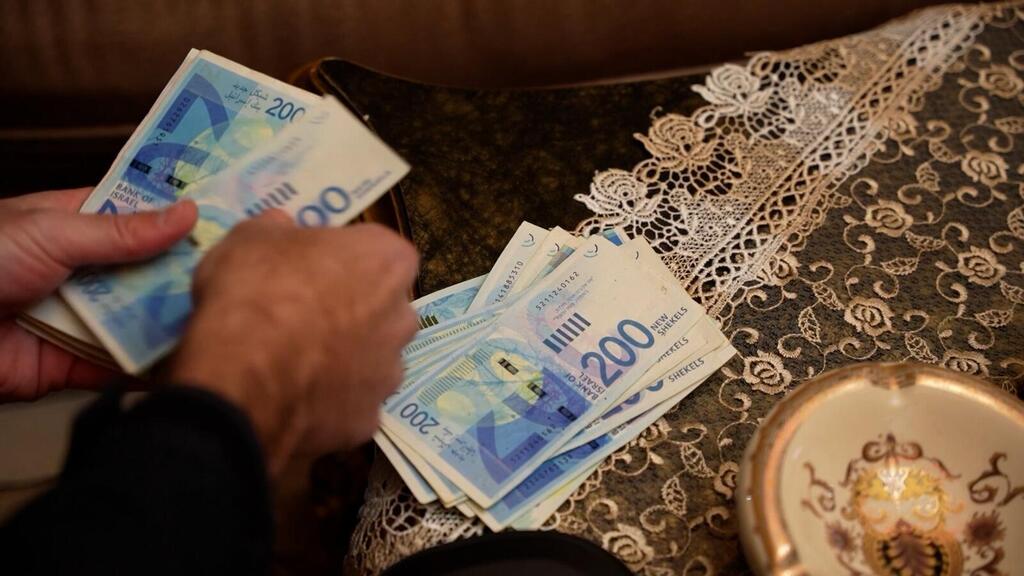 حملة ضد منظمة مشتبه بها بالاستيلاء على مناقصات حكومية
