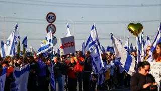 حشود ترافق شيري، أريئيل وكفير بيباس في وداعهم الأخير