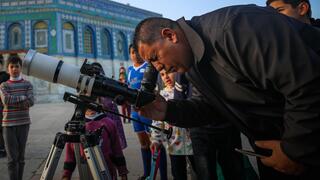 تحري هلال رمضان