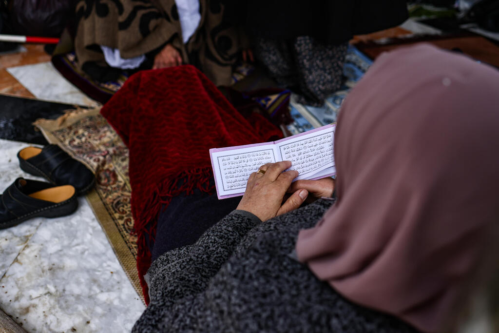 تسعون ألف مصلٍ يؤدون أول صلاة جمعة في رمضان بالحرم القدسي
