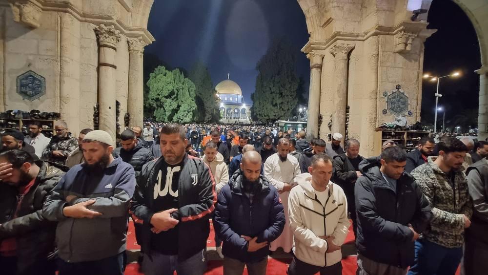 صلاة العشاء والتراويح في المسجد الأقصى