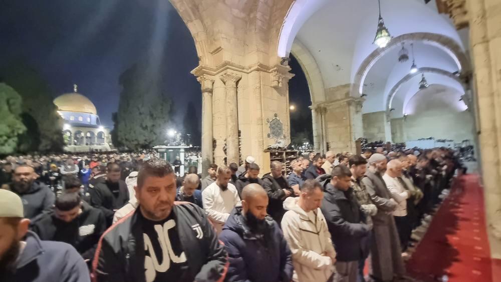 صلاة العشاء والتراويح في المسجد الأقصى