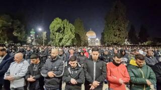 صلاة العشاء والتراويح في المسجد الأقصى