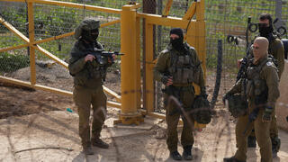 جنود اسرائيليون على الحدود السورية