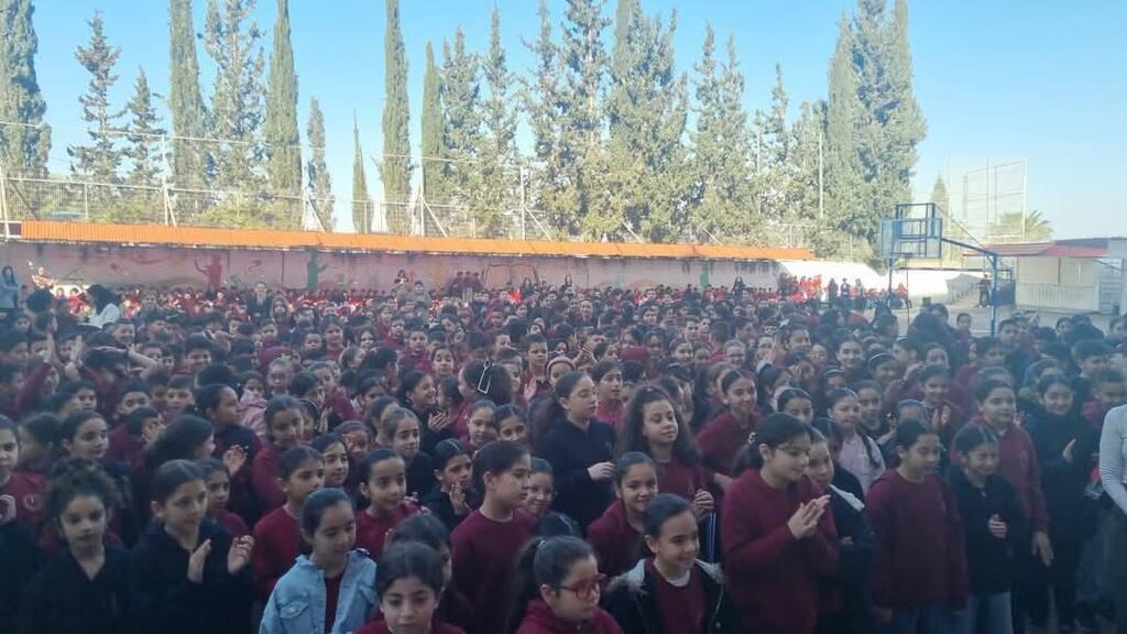 عبلين: مدرسة "مريم بواردي" تطلق حملة "حصالة الخير" للعائلات الميسورة