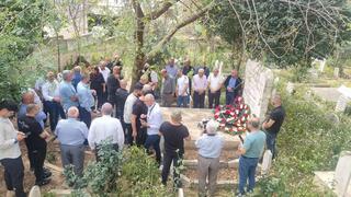 وضع أكاليل الزهور على ضريح شهداء يوم الأرض في عرابة