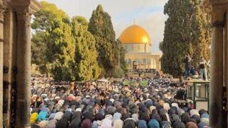 نحو 120 ألف مصل يؤدون صلاة عيد الفطر في المسجد الأقصى