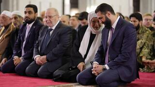 الرئيس السوري يؤدي صلاة العيد في قصر الشعب 