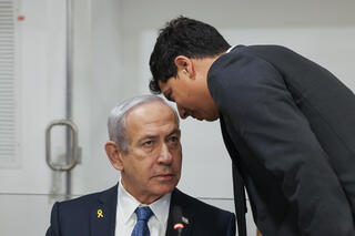 انسحب المحامي عميت حداد من قاعة المحكمة المركزية في تل أبيب فور ورود خبر اعتقال أوريخ، كونه يمثّل كلاً من نتنياهو وأوريخ