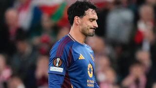 اللاعب الألماني ماتس هوملز مدافع روما