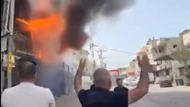 كفر قاسم: حريق هائل بمحلات تجارية