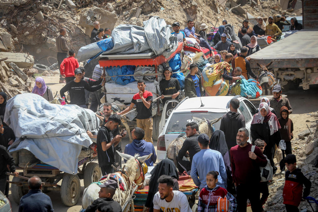 "لا كهرباء أو طحين، ولا مفر من النزوح"