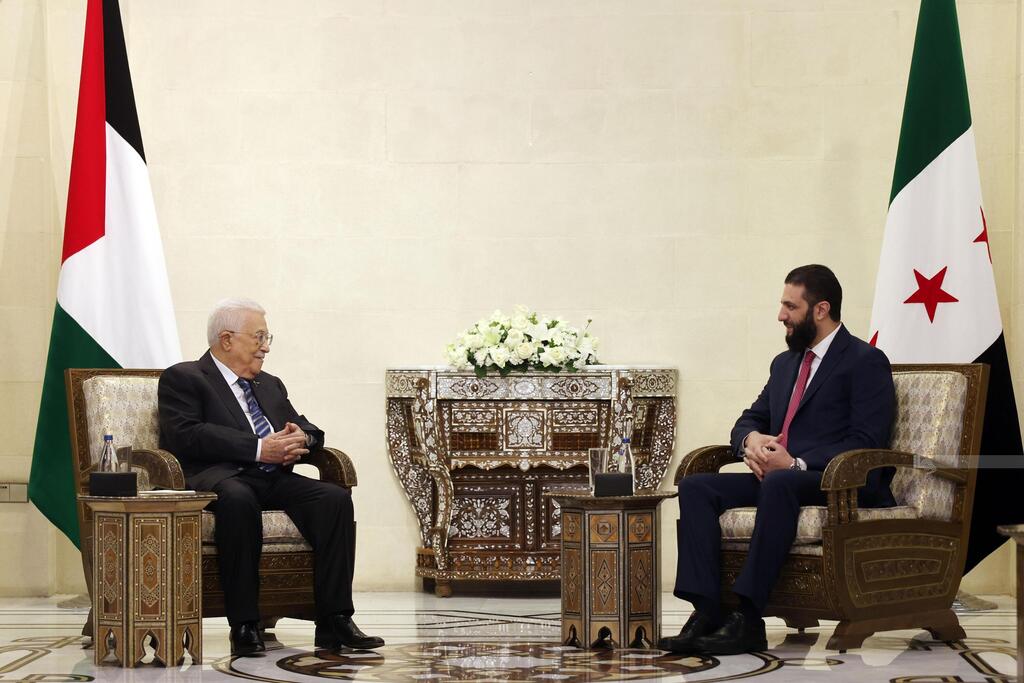 الرئيس الفلسطيني محمود عباس مع نظيره السوري أحمد الشرع