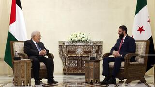 الرئيس الفلسطيني محمود عباس مع نظيره السوري أحمد الشرع