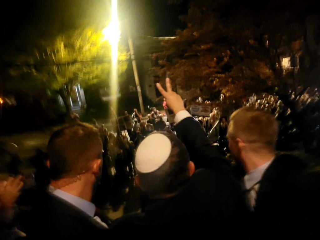 مواجهة بين بن غفير وطلاب جامعيين في "ييل" الأمريكية ((وفق البند 27 أ من قانون الحقوق الأدبية (2007))) مواجهة بين بن غفير وطلاب جامعيين في "ييل" الأمريكية