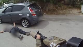 فيديو يوثق اعتقال مشتبه من قلقيلية كان بطريقه لتنفيذ هجوم مسلح وشيك