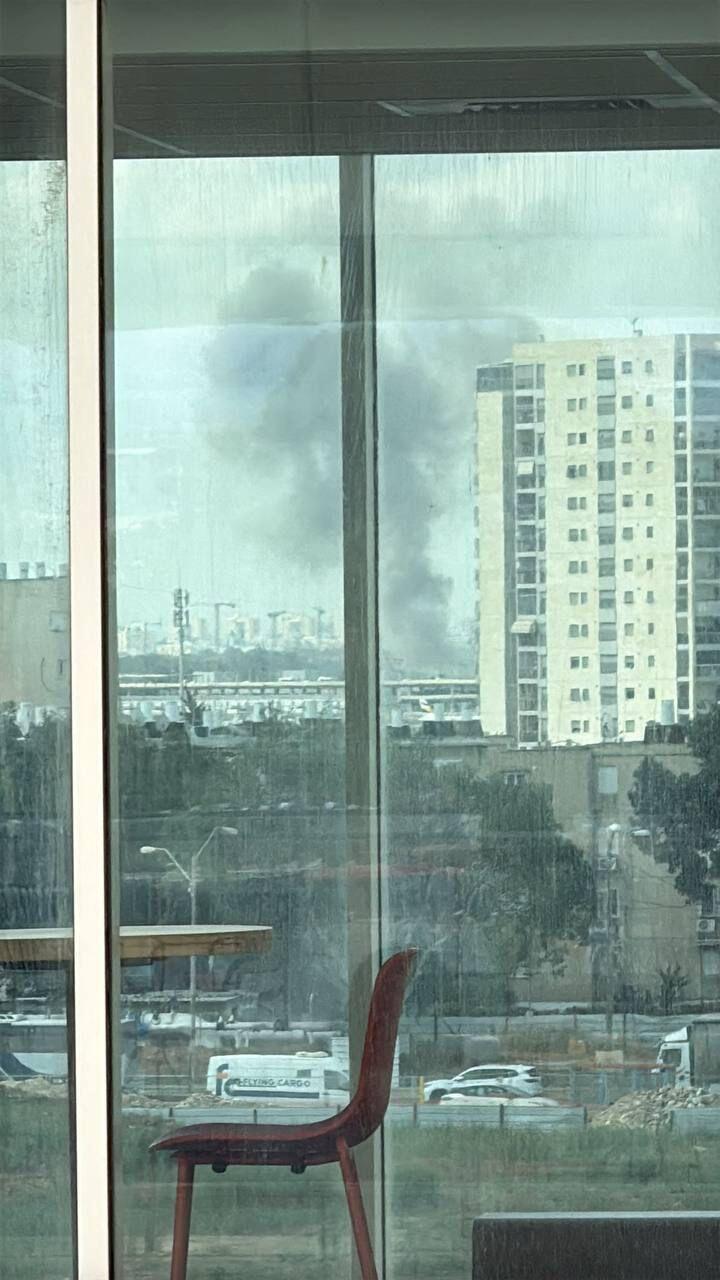 شظايا صاروخ من اليمن تُغلق مطار بنغريون في اللد ((وفق البند 27 أ من قانون الحقوق الأدبية (2007))) شظايا صاروخ من اليمن تُغلق مطار بنغريون في اللد