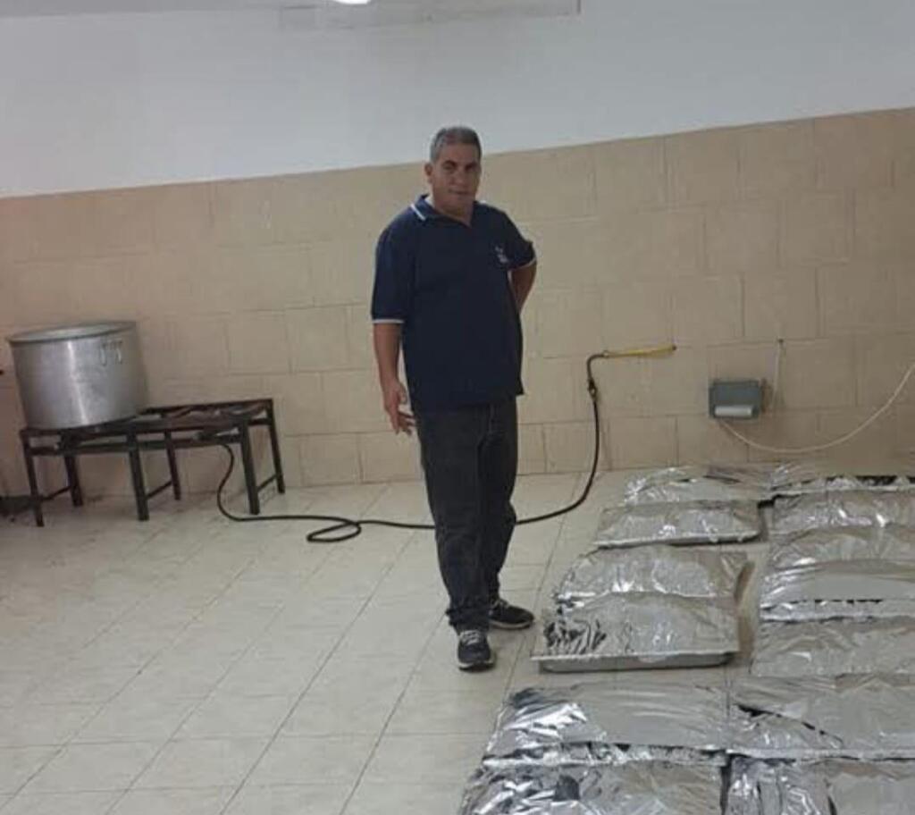 عاطف يونس