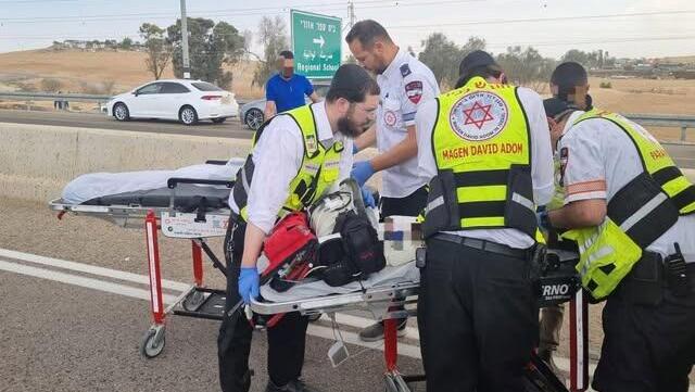 طفل يُقتل وستة جرحى في النقب