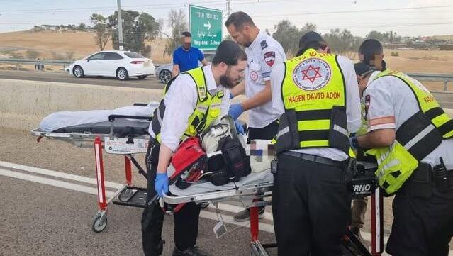 طفل يُقتل وستة جرحى في النقب