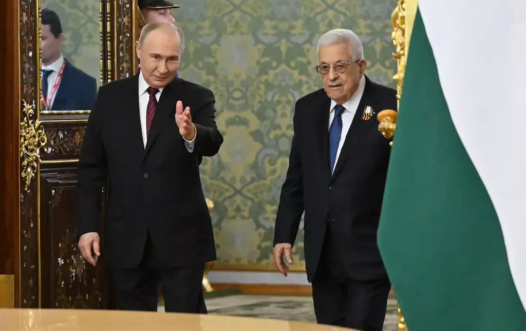 الرئيس الروسي فلاديمير بوتين والرئيس الفلسطيني محمود عباس ((وفق البند 27 أ من قانون الحقوق الأدبية (2007))) الرئيس الروسي فلاديمير بوتين والرئيس الفلسطيني محمود عباس