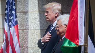 الرئيس الفلسطيني محمود عباس والرئيس الأمريكي دونالد ترامب