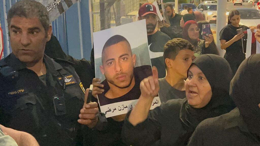 الطيرة: وقفة احتجاجية أمام مبنى البلدية ضد الجريمة
