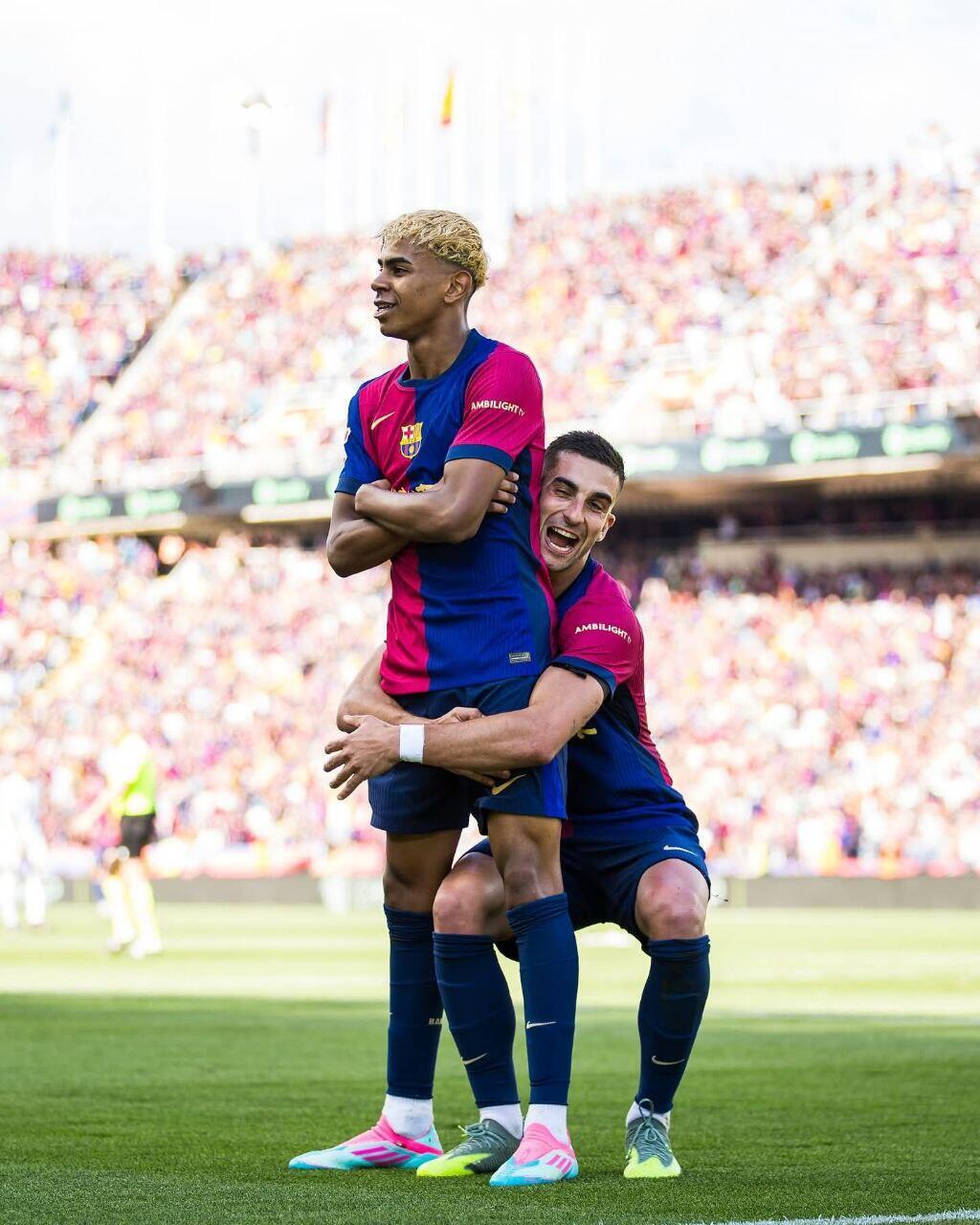 برشلونة يهزم ريال مدريد ويقترب من لقب الدوري في كلاسيكو غزير بالأهداف