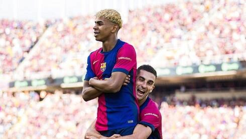 برشلونة يهزم ريال مدريد ويقترب من لقب الدوري في كلاسيكو غزير بالأهداف