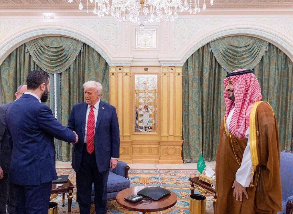 الرئيس السوري الشرع مع ترامب وولي العهد محمد بن سلمان