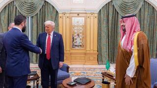 الرئيس السوري الشرع مع ترامب وولي العهد محمد بن سلمان