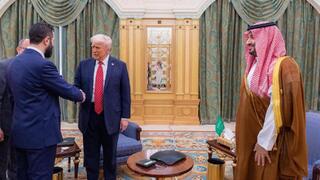 الرئيس السوري الشرع مع ترامب وولي العهد محمد بن سلمان